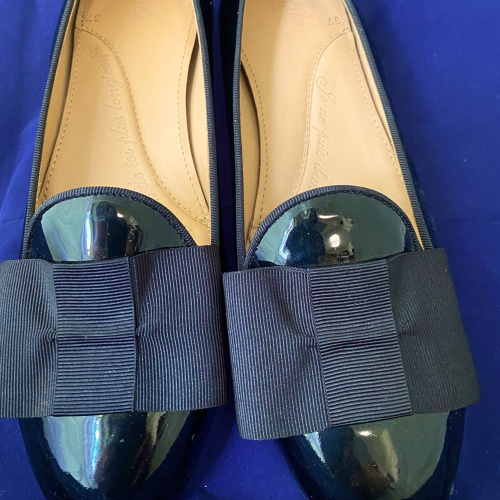 BRAND NEW Chatelles size 37 ( US 6)